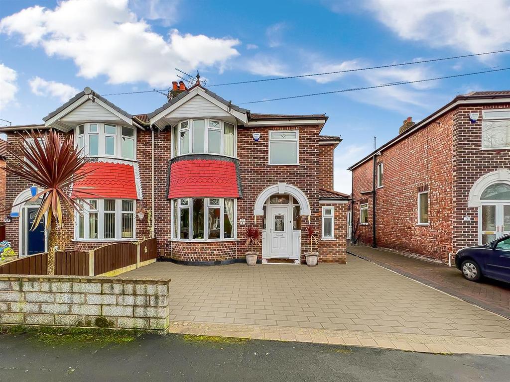 Windsor Drive, Timperley, Altrincham 4 bed semidetached house £600,000