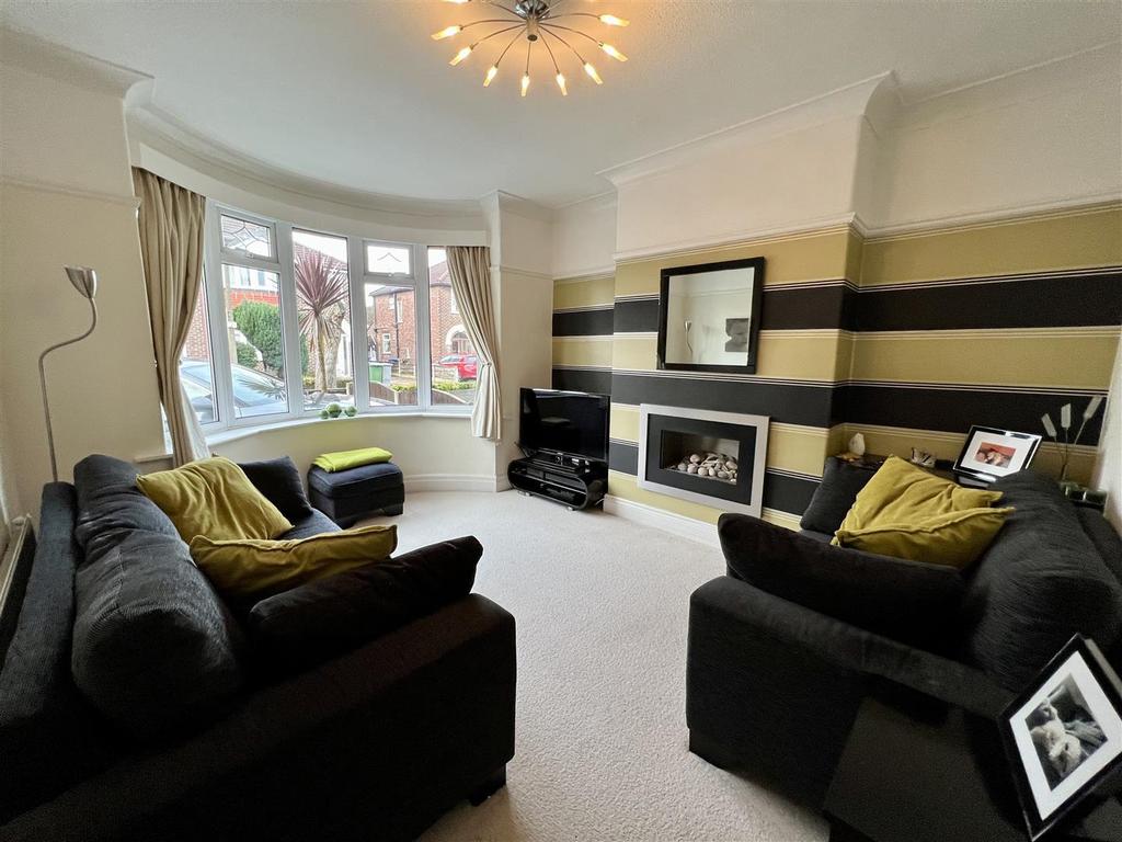 Windsor Drive, Timperley, Altrincham 4 bed semidetached house £600,000