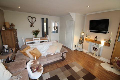 3 bedroom semi-detached house for sale - Elmhurst Drive, Kingswinford