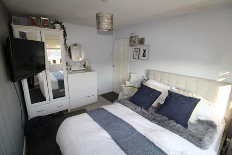 3 bedroom semi-detached house for sale - Elmhurst Drive, Kingswinford