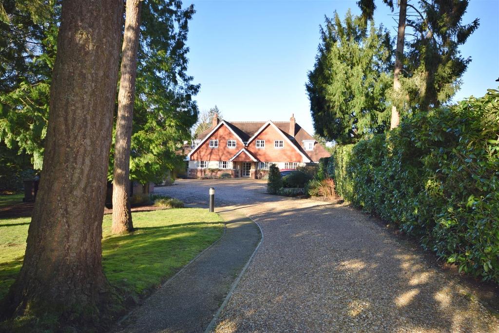 Great Austins Manor, 11 Vicarage Hill, Farnham 2 bed penthouse £425,000