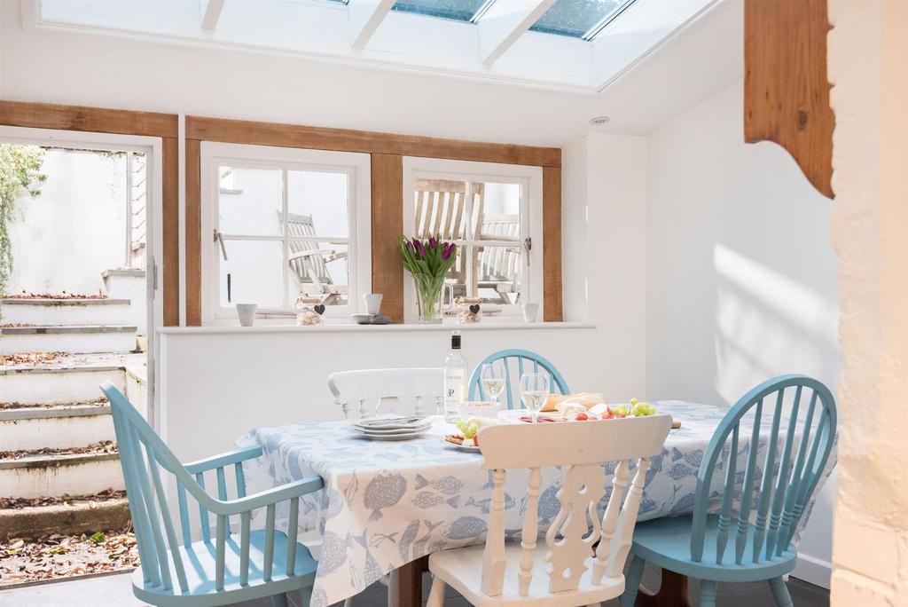 Dining Area: