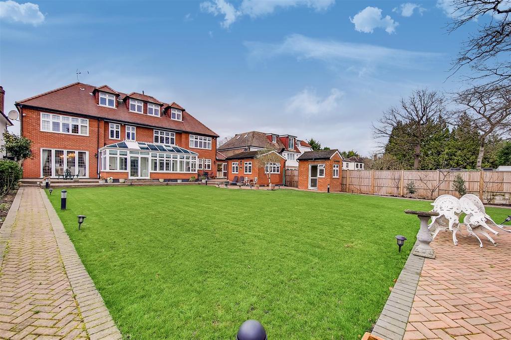 Broad Walk, Winchmore Hill, N21 6 bed detached house £4,100,000