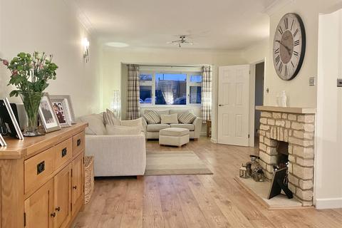 4 bedroom semi-detached house for sale - Wakefield Close, Kempsford