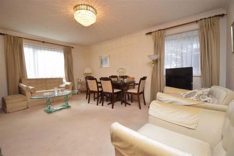 2 bedroom flat for sale - Grosvenor Road, London, E11