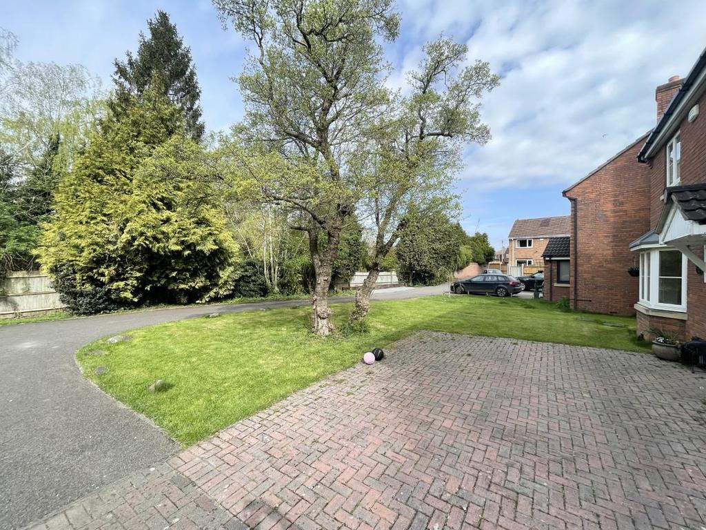 Carisbrooke Road, Hucclecote, Gloucester 4 bed detached house £499,950
