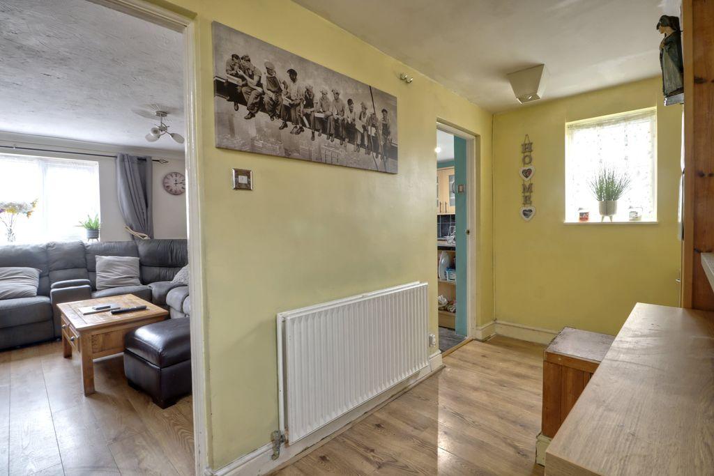 Watson Way, Winklebury, Basingstoke RG23 8AN 3 bed terraced house £275,000
