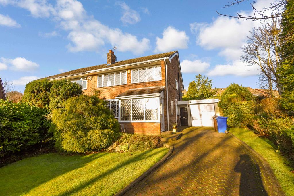 Rochford Close, Whitefield, M45 4 bed semidetached house £350,000