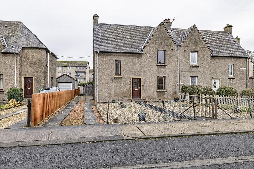 15 Inch Gardens, Kelso TD5 7JS 3 bed semidetached house £165,000