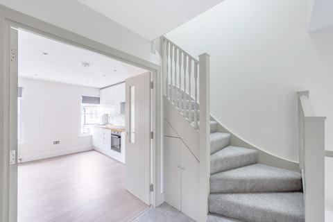68c Glengall Road, London, NW6 7ER