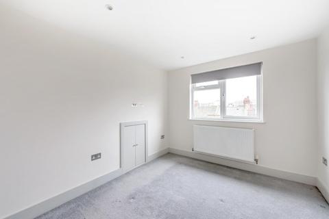 68c Glengall Road, London, NW6 7ER