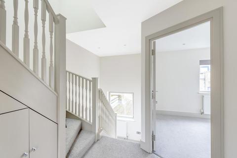 68c Glengall Road, London, NW6 7ER