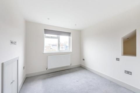 68c Glengall Road, London, NW6 7ER