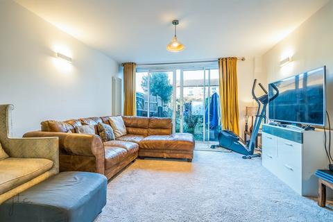 2 bedroom end of terrace house to rent - Lonsdale Close, Grove Park, London, SE9