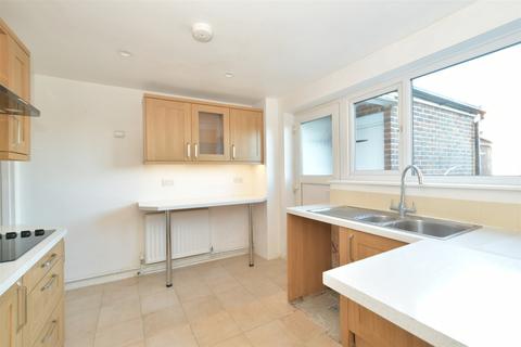 33 Barnett Close, Eastergate, Chichester, PO20 3UW