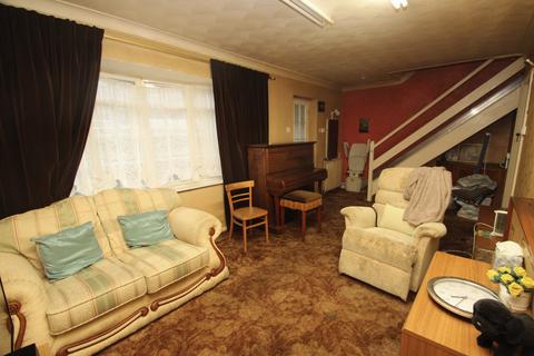 3 bedroom semi-detached house for sale - Trentham Drive, Orpington, BR5
