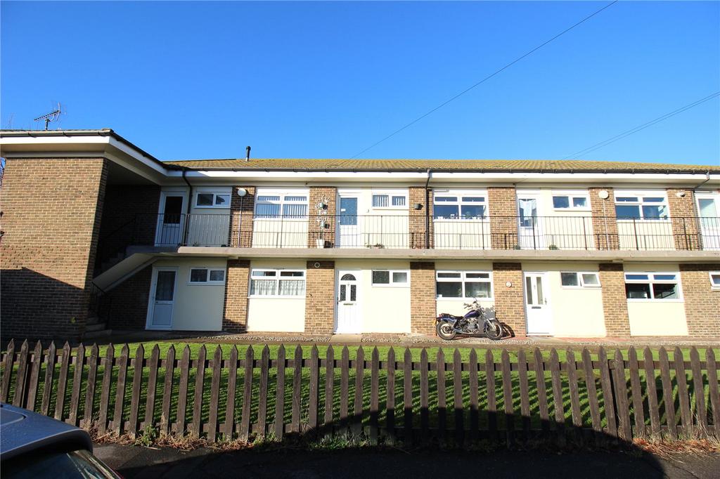 Elmore Avenue, LeeOnTheSolent, Hampshire, PO13 1 bed apartment £
