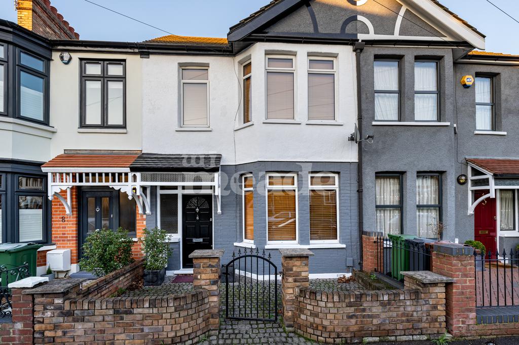 Wickham Road, Highams Park, E4 2 bed terraced house £550,000