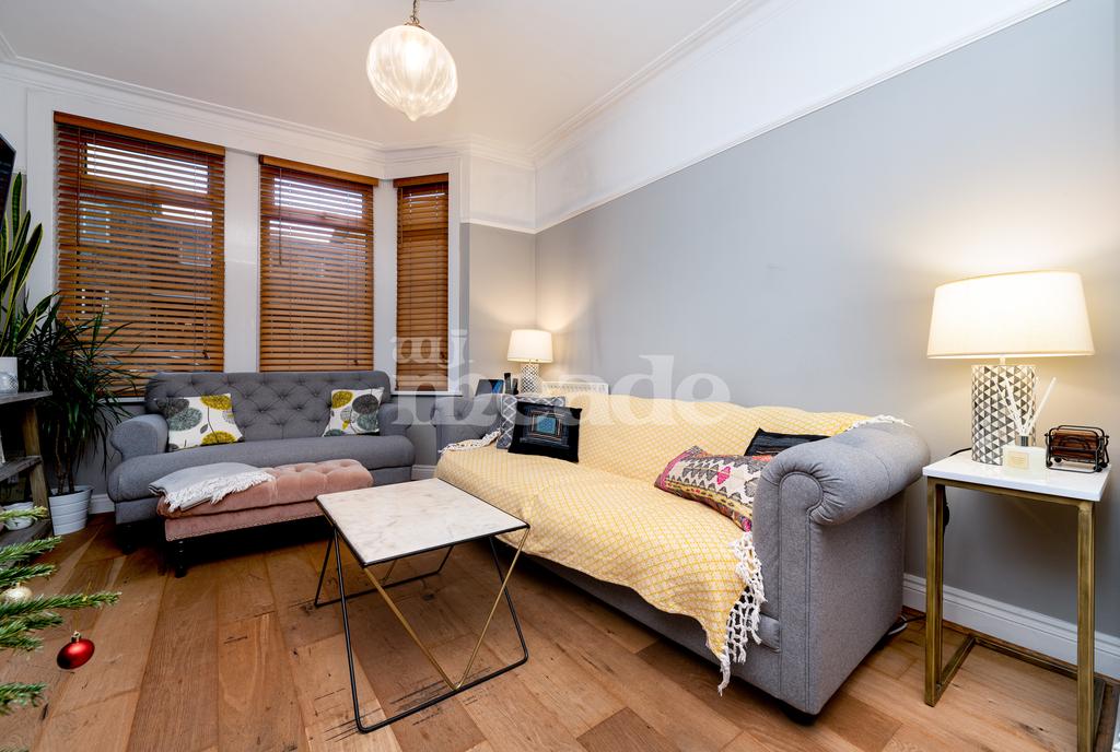 Wickham Road, Highams Park, E4 2 bed terraced house £550,000