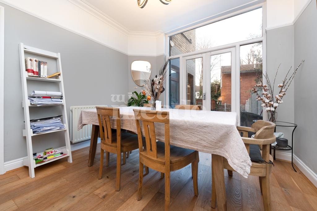 Wickham Road, Highams Park, E4 2 bed terraced house £550,000