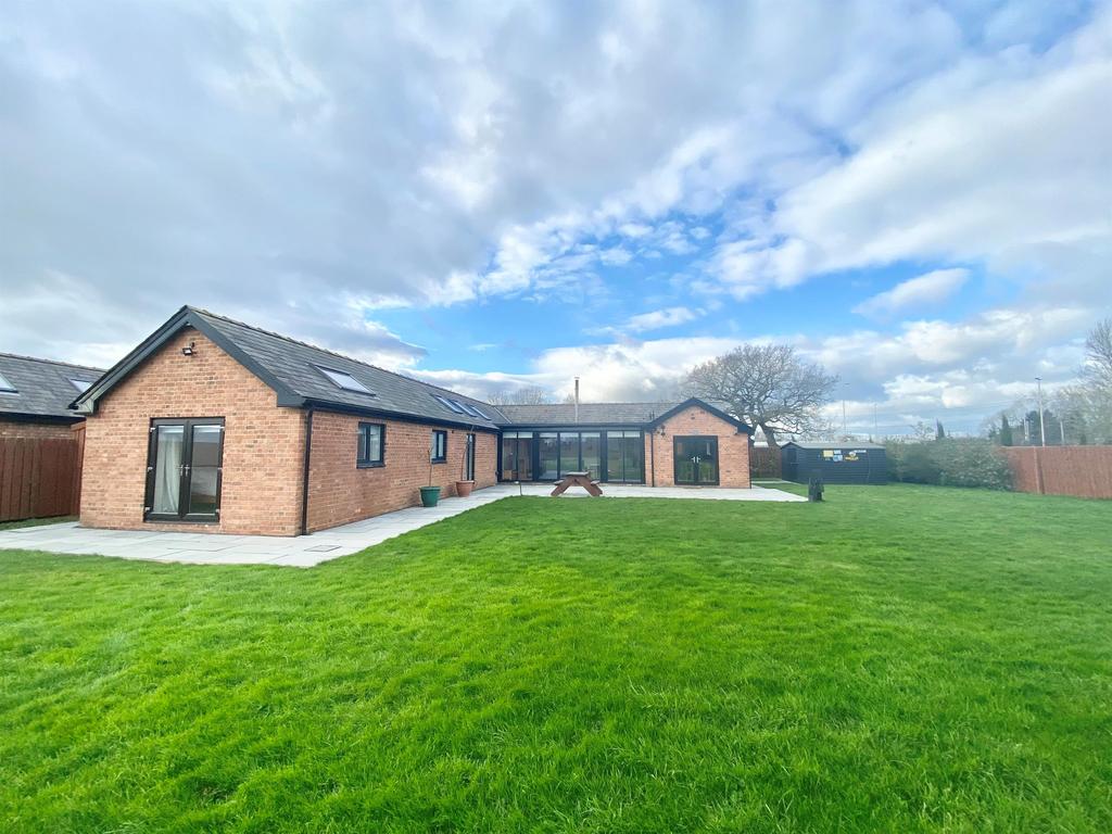 Welsh Road, Ledsham, Wirral, CH66 9PA 4 bed barn conversion £700,000