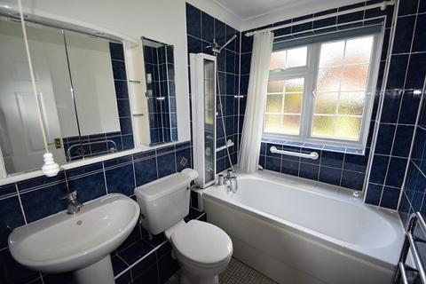 2 bedroom apartment to rent - Lammas Court, Windsor, Berkshire, SL4