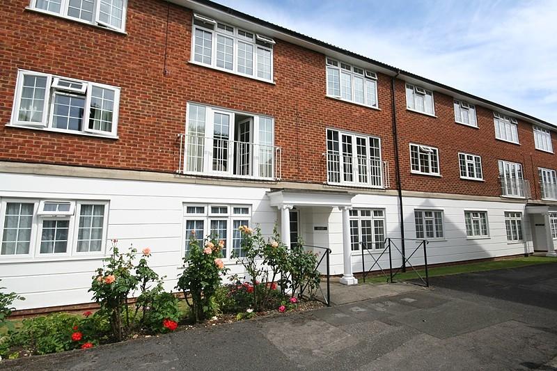 Lammas Court, Windsor, Berkshire, SL4 2 bed apartment to rent £1,300