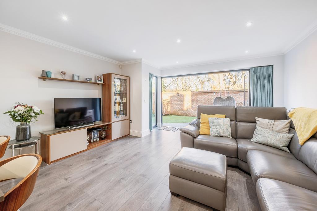 Fairview Court, Chinnor Crescent, UB6 2 bed end of terrace house £525,000