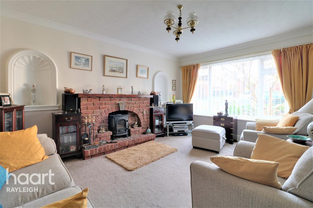 Silverdale, Rayleigh 3 bed detached house £475,000