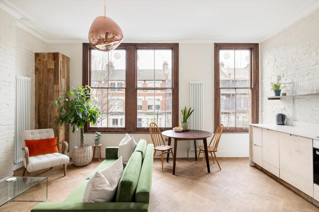 St. Helens Gardens, London, W10 2 bed flat £735,000
