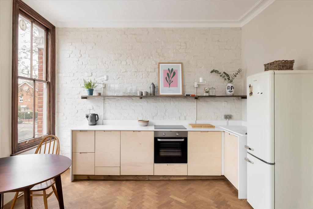 St. Helens Gardens, London, W10 2 bed flat £735,000