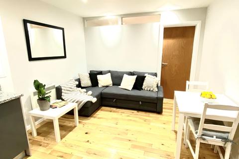3 bedroom flat to rent - Flat 37 Amisha Court , 161 Grange Road, London