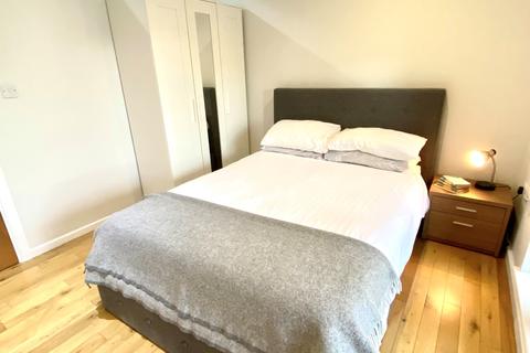 3 bedroom flat to rent - Flat 37 Amisha Court , 161 Grange Road, London