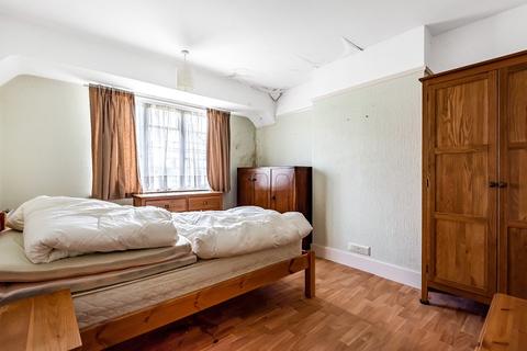 103 Farm Road, Edgware, HA8 9LR