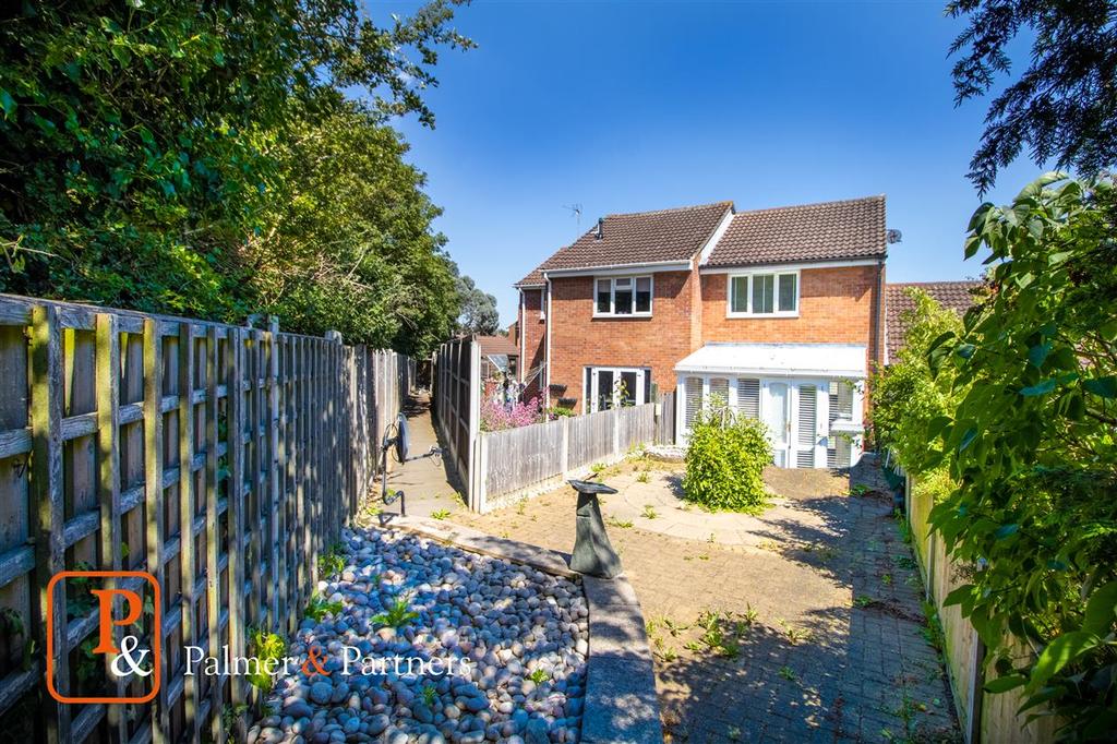 Firstore Drive, Lexden, Colchester, CO3 2 bed terraced house £240,000