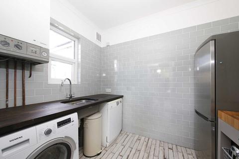 2 bedroom flat to rent - Idminston Road West Dulwich SE27 9HL
