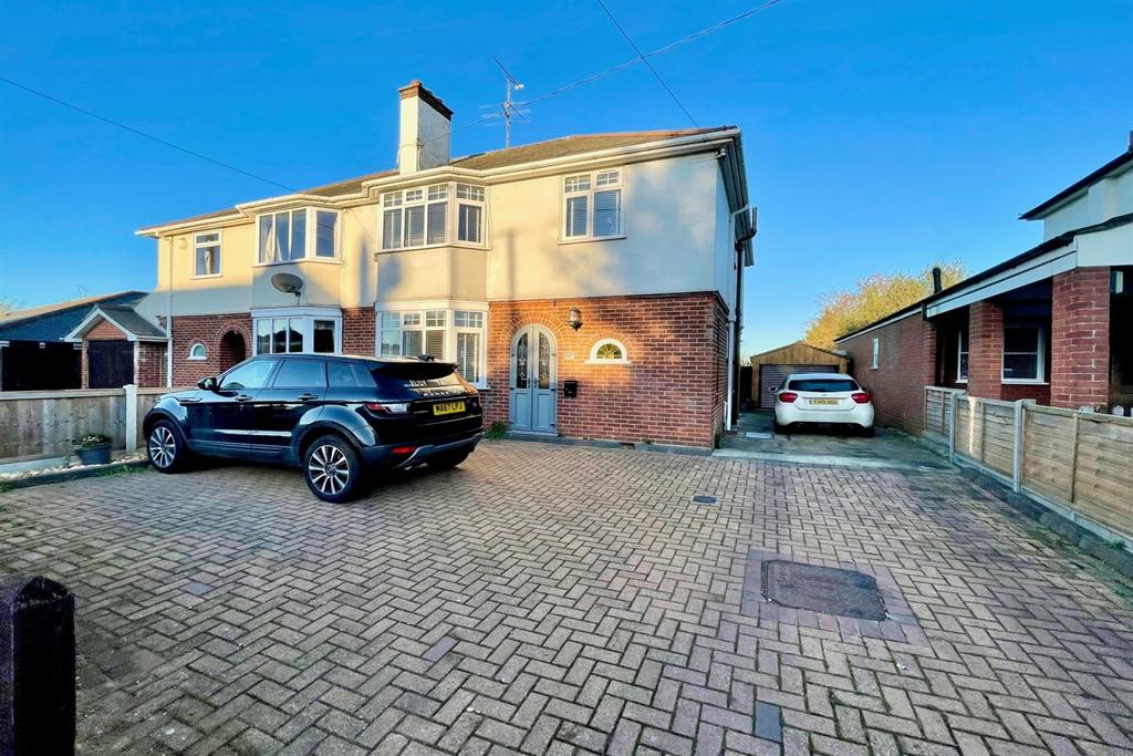 Panfield Lane, Braintree, CM7 3 bed semidetached house £400,000