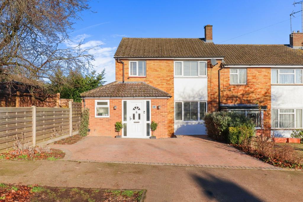 Beechfield, Kings Langley, Herts, WD4 3 bed end of terrace house £575,000