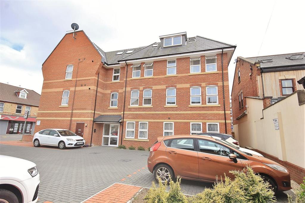 Victoria Place, Victoria Road, Parkstone, Poole 2 bed apartment £185,000