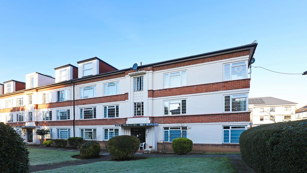 Manor Vale, Brentford, TW8 3 bed flat £400,000