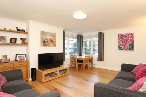 22 Manor Vale, Brentford, TW8 9JP