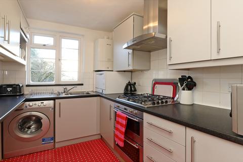 22 Manor Vale, Brentford, TW8 9JP
