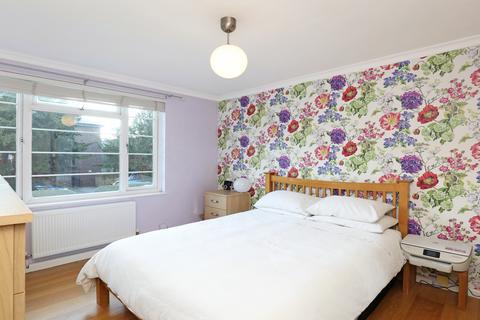 22 Manor Vale, Brentford, TW8 9JP