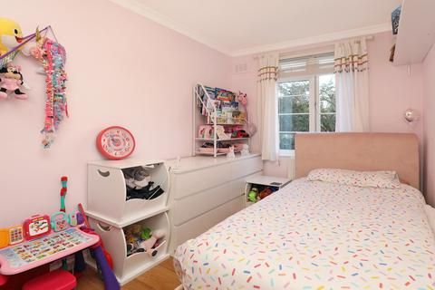 22 Manor Vale, Brentford, TW8 9JP