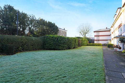 22 Manor Vale, Brentford, TW8 9JP