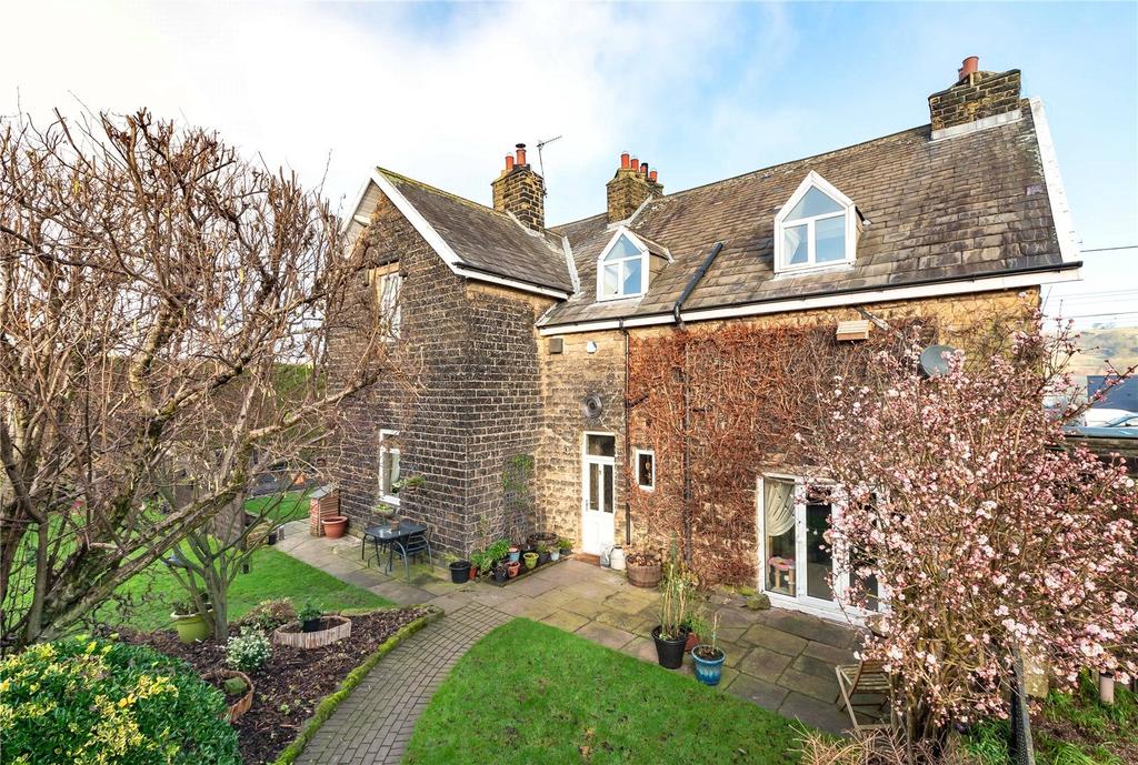 Skipton Road, Cross Hills, BD20 4 bed detached house £425,000