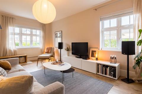 86 Bletchley Road, Horsforth, Leeds, LS18 4FG