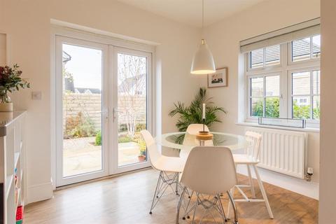 86 Bletchley Road, Horsforth, Leeds, LS18 4FG