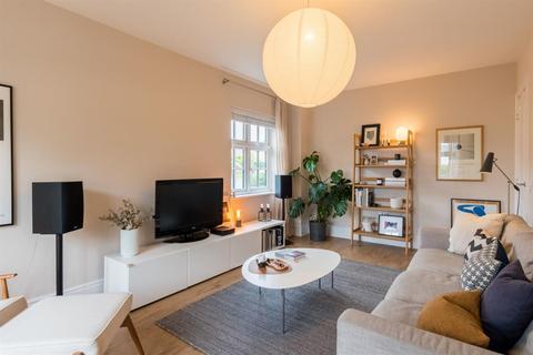 86 Bletchley Road, Horsforth, Leeds, LS18 4FG