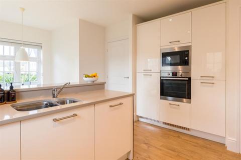 86 Bletchley Road, Horsforth, Leeds, LS18 4FG